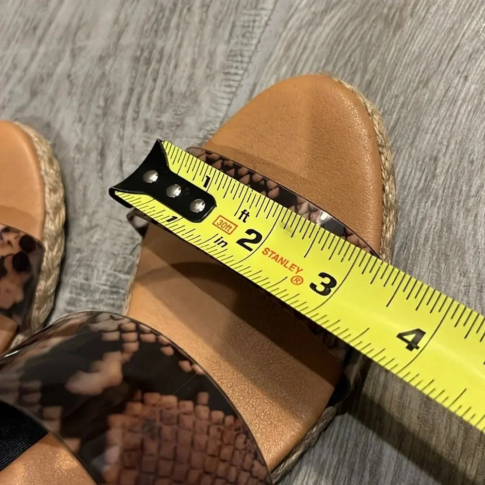 Adrienne Vitadini Size 7 1/2 Bandit wedge sandals